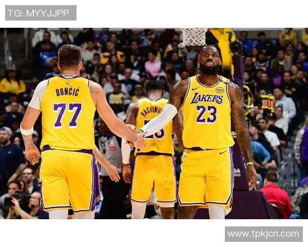 湖人对阵鹈鹕精彩回顾与分析全场比赛亮点尽在其中